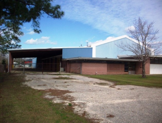 Photo of 315 E Ridgeley St, Atmore, AL 36502