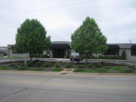 Photo of 1929 East Bennett Street, Springfield, MO 65804