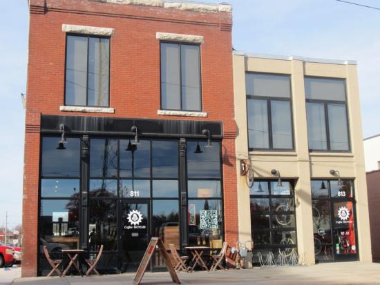 Photo of 813 N Boonville Ave, Springfield, MO 65802